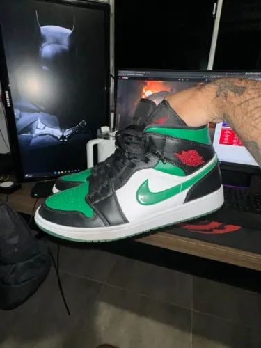 Air Jordan 1 Mid Green Toe