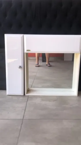 Armarinho para banheiro com lâmpada 80x 69 branco