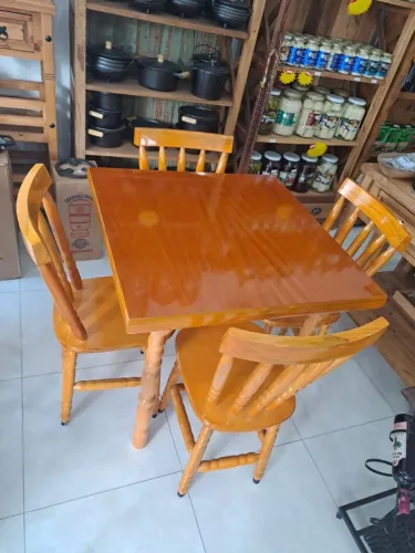 Conjunto Mesa com 4 Cadeiras Em Eucalipto 80 X 80