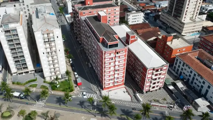 Cobertura à venda na Praia Grande com 5 quartos (3 suítes) 2 cozinhas, 2 salas e banheiro