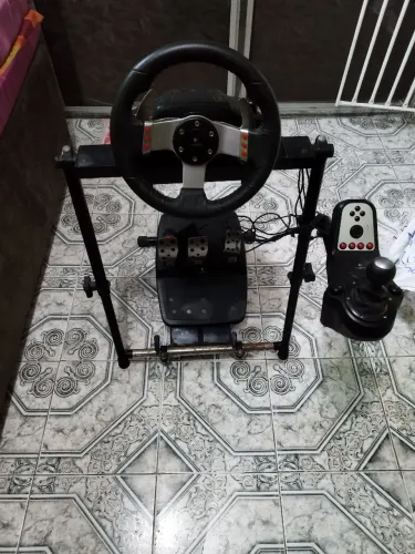 Lovante com suporte Logitech G27