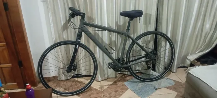 Bicicleta Caloi City tour híbrida