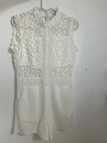 Macacão Branco de Renda