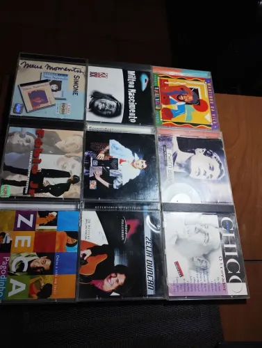 Coleção de CDs originais de artistas variados
