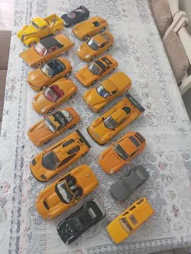 lote / Coleção de Miniaturas de Carros Maisto , Burago , Anson ( varias )