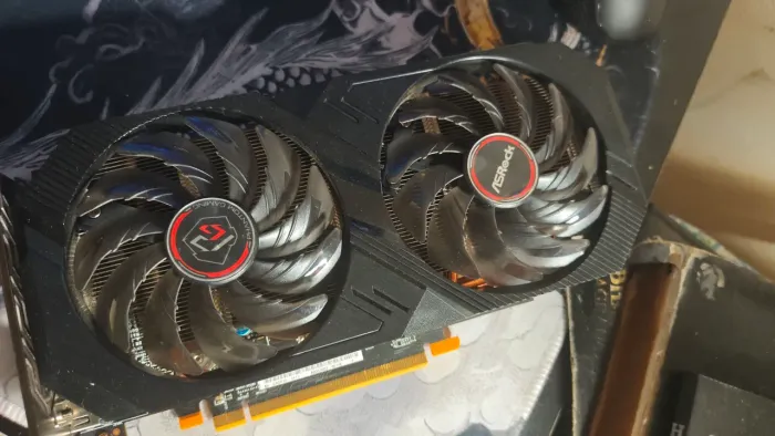 ASRock Radeon RX 570 8GB usada