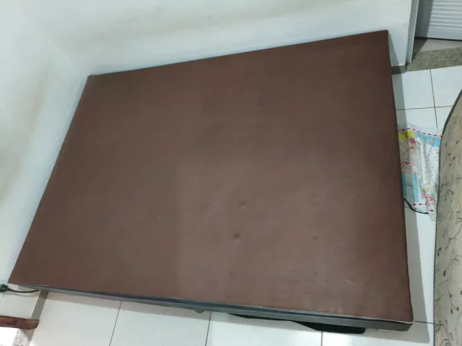 BASE PARA CAMA DE CASAL ( com um pequeno defeito)
