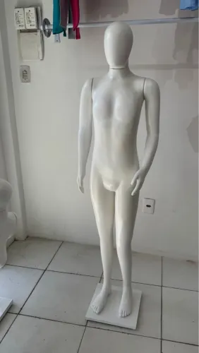 Vendo manequim 12 anos