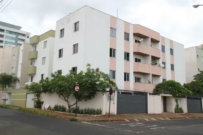 Republica Montada (Perto da UFU) Santa Mônica - Uberlândia - MG