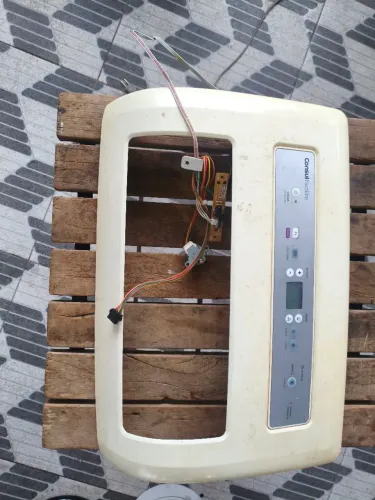 Painel com placa ar condicionado portátil Consul facite