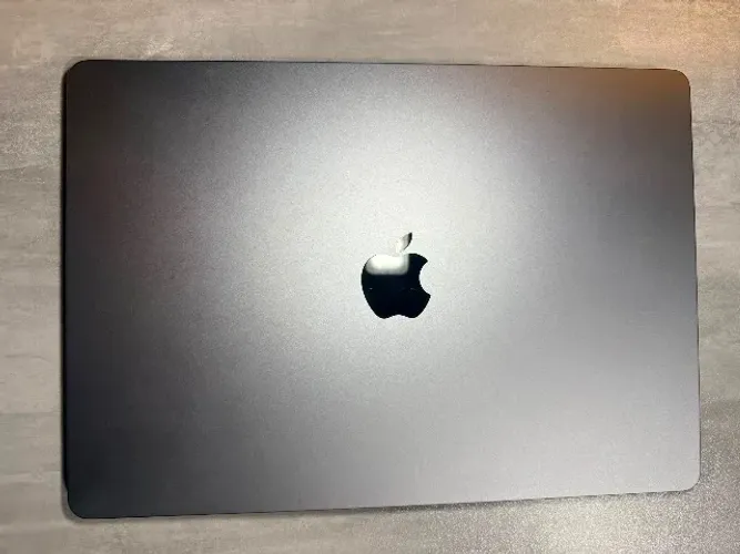 MacBook Air M3 15" | 8GB RAM | 256GB SSD | Space Gray | Bateria 97%
