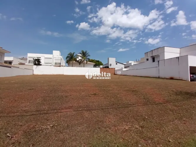 Terreno em condomínio disponível para venda no bairro Nova Uberlândia em Uberlândia-MG