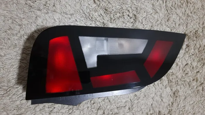 Lanterna traseira Volkswagen Up! Tsi Fumê lado esquerdo - Original 