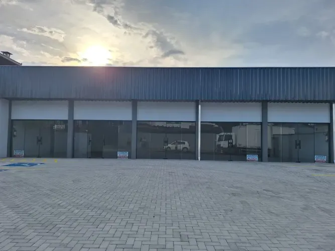 Alugo sala comercial com 175 m² em Nova Brasília - Joinville - SC