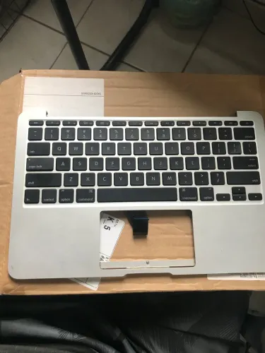 Teclado com carcaça do MacBook Air a1370