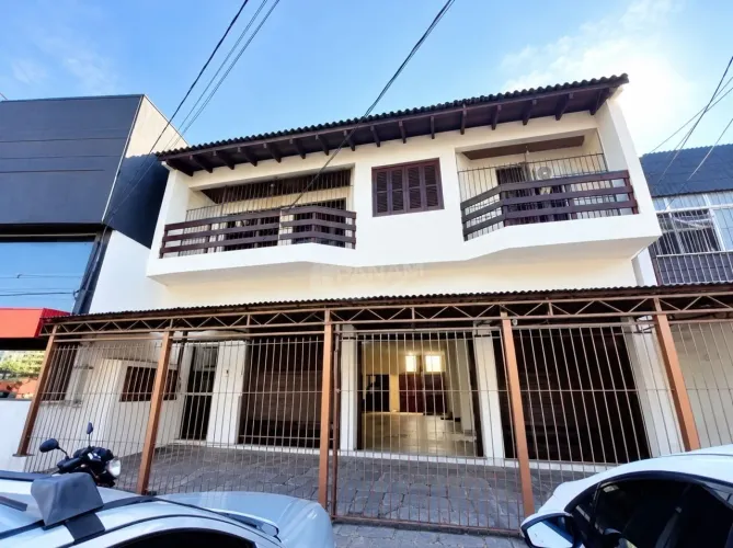 Pavilhão com 570m², 3 Vagas, no Bairro São Sebastião