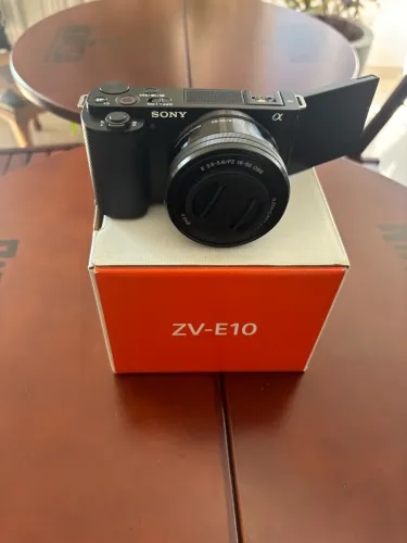 Câmera Sony ZV-E10 , com nota fiscal , semi nova
