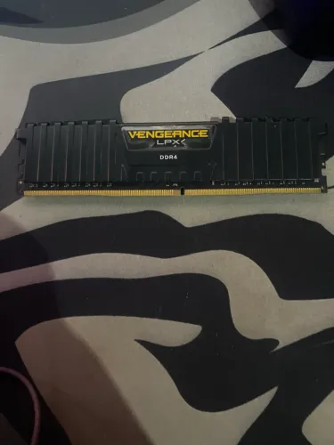 MEMÓRIA RAM 8GB DDR4 2400MHz CORSAIR VENGANCE 