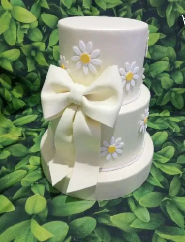 Bolo Fake de aniversário. Tema margarida.
