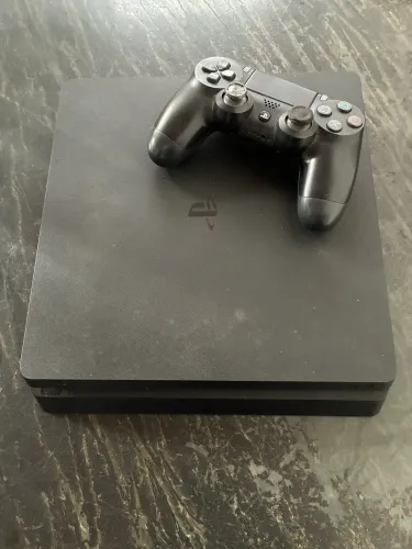 Ps4 slim. Leia a descrição