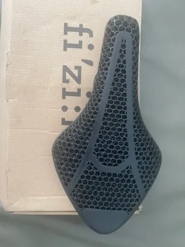     Selim Fizik Aeris R1 Adaptive Carbono 135mm Triathlon TT