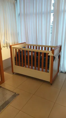 Vendo Berço e Cadeira de amamentação