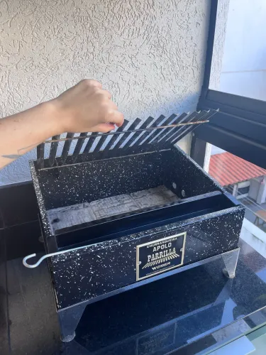 Churrasqueira a carvão portatil pouco usada Apolo Parrilla
