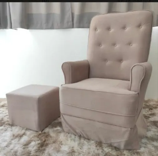 Poltrona Maria Clara com puff Rosa Rose