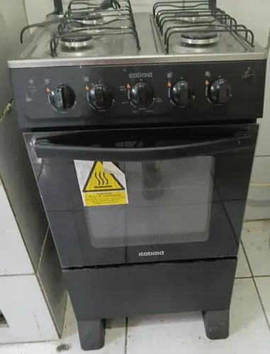 Vendo fogão itatiaia 4 bocas, 5 meses de uso motivo da venda comprei outro, 700 reais .