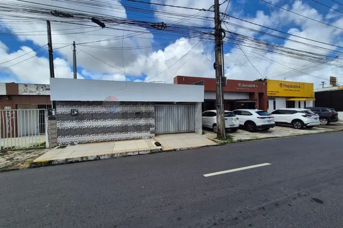Casa em terreno de 148m² a venda na Torre