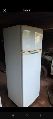 Geladeira funcionado perfeitamente completa Fais entrega
