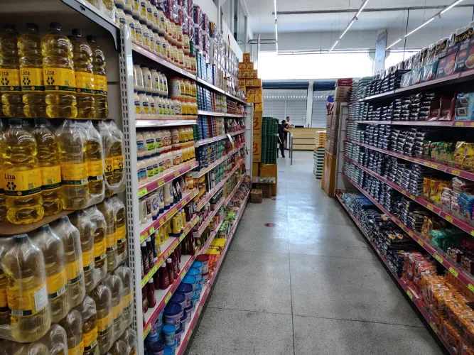 Supermercado à venda zona leste, faturamento médio mensal 900 mil, preço venda 2,1 milhão