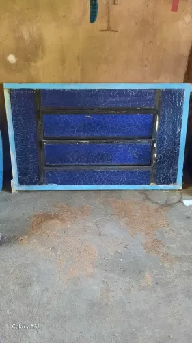 Vendo janela com vidro medindo 1mx0,60cm
