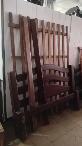 Cama de casal em madeira de lei(Angelim)