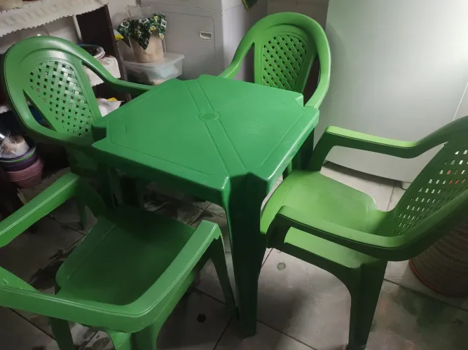 Conjunto de Mesa Verde com 4 Cadeiras