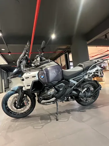 BMW R 1300 GSA TRIPLE BLACK R$ 145.900