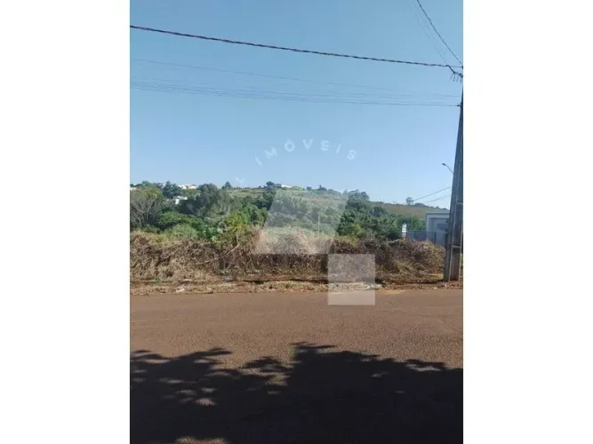 Terreno de Esquina à Venda no Jardim Santa Helena