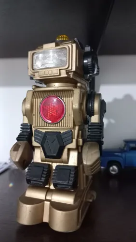 Robô retrô anos 80'