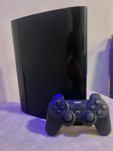 PS3 Super Slim 250GB Destravado + 3 Controles + 2000+ Jogos