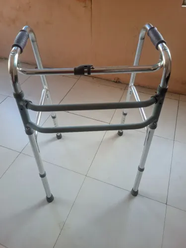 Andador dobrável articulado em alumínio,SEMINOVÍSSIMO!