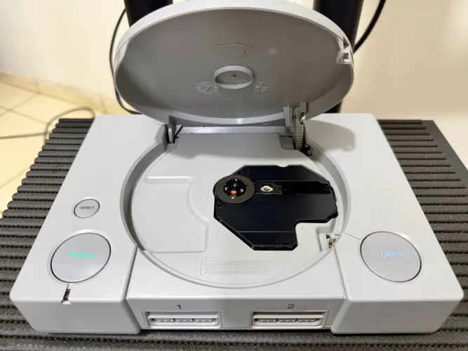 PlayStation 1 Original Sony - SCPH-5501 - Leitor de CD com Defeito