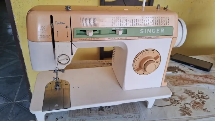 Máquina de costura reta zigue-zague singer elétrica 