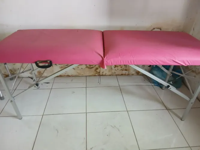 Vendo maca pra procedimento estética em bom estado de conservação, da cor rosa o estofamen