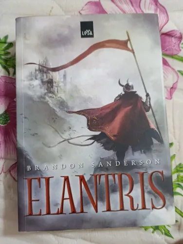 Elantris - Brandon Sanderson