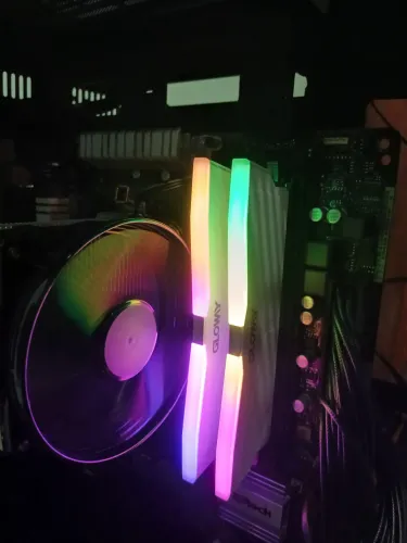 Memórias RAM DDR4 RGB 8GBx2 - 16Gb
