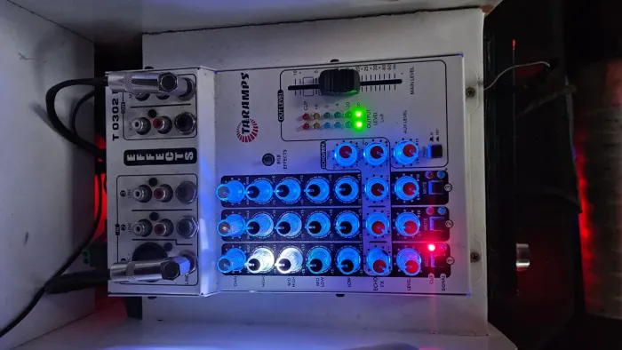 Mesa Taramps com efeito 
