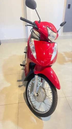 Honda Biz 110i vermelha, 23 mil km, R$ 11.500. Dispenso curiosos e golpistas!