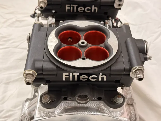 Vendo Injeção completa para Big Block Chevrolet 8 Bicos Holley Sniper Fi-tech ,usada.