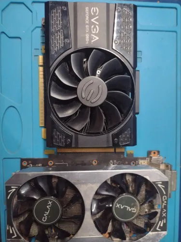 2 placas de vídeo com defeito