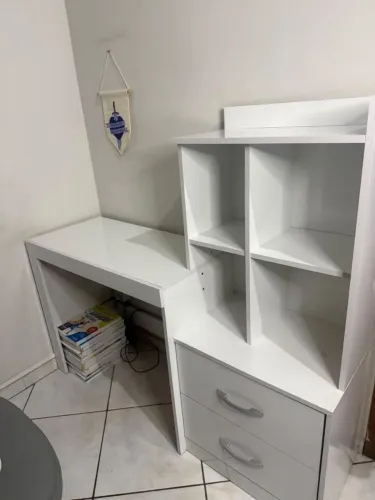 Mesa de estudos com 2 gavetas fundas